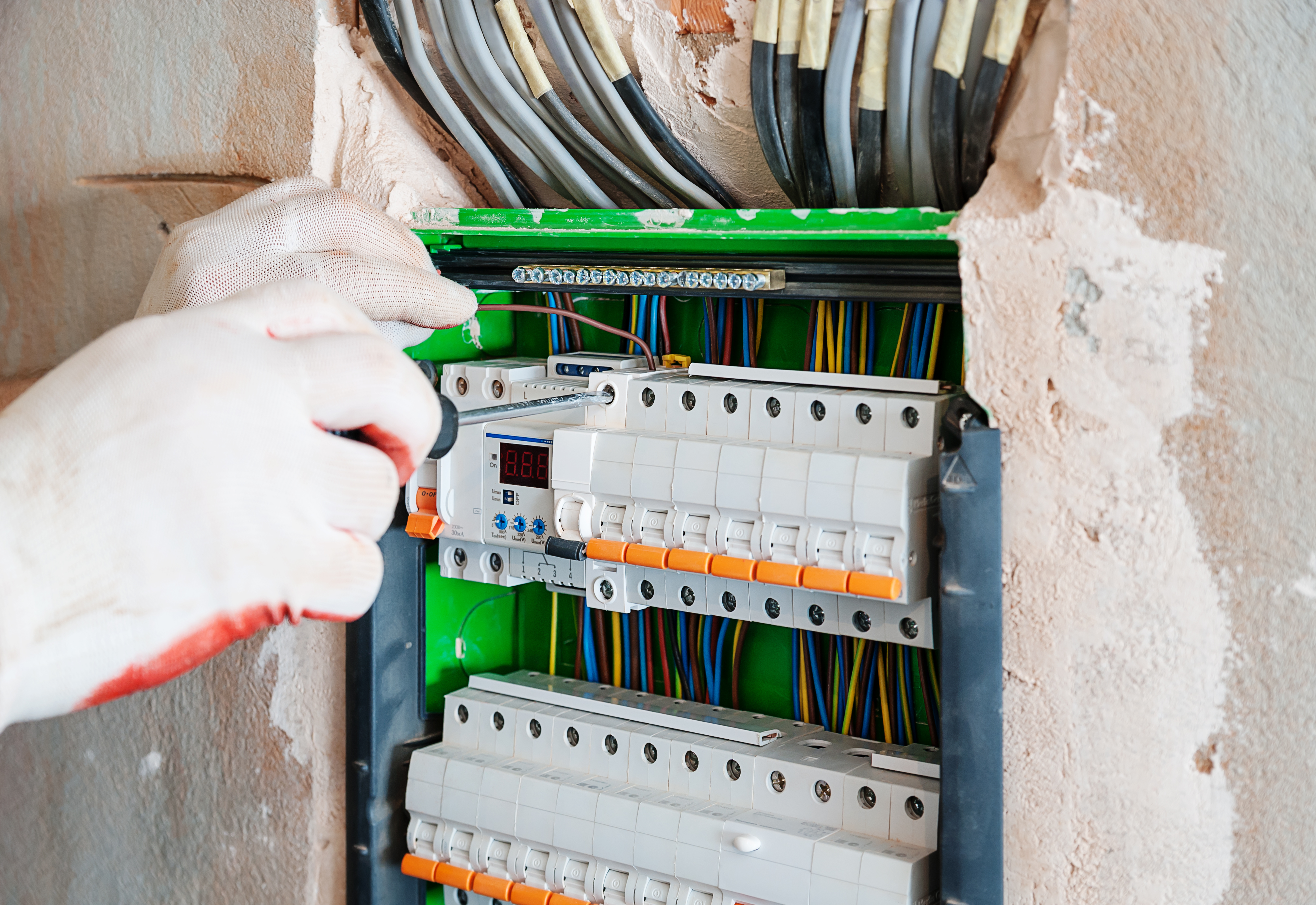 Rodzaje układów sieci elektrycznej: TN-C, TN-S, TN-C-S, TT, IT